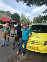 Stichting ambulance wens vervuld gratis laatste wensen van niet mobiele terminale patiënten, dit met een eigen ambulance en vrijwillig medisch personeel. Krant En Internet Stichting Ambulance Wens