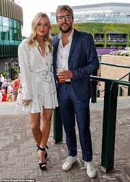 Laura whitmore's current boyfriend and dating history. Wimbledon 2019 Laura Whitmore Looks Chic As She Joins Love Island Beau Iain Stirling Daily Mail Online