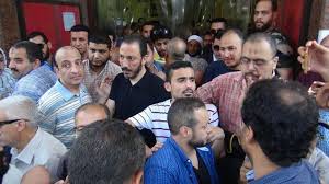 نجوم الفن يتوافدون على عزاء فاروق الفيشاوي صور