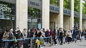 Hier findest du auf drei etagen alles, was dein shoppingherz begehrt: Durch Starkes Wachstum Im Dritten Quartal Primark Kann Umsatzminus Deutlich Verkleinern