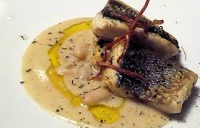Il branzino al forno è una ricetta gustosa, poco calorica e semplice da preparare. Ricetta Branzino Al Forno Cucchiaio D Argento