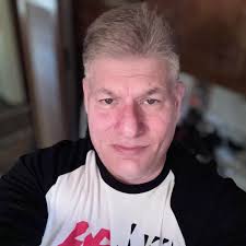 Eric's longtime band member and collaborator Nathan East received the  Lifetime Achievement Award at the San Diego Music Awards for his incredible  contributions to music. Congratulations Nathan!