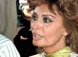 Sophia loren was born sofia villani scicolone in rome in 1934, to engineer riccardo scicolone and piano teacher and aspiring actress. Sophia Loren Nuevamente Abuela En Ginebra Noticias De Ginebra Y Suiza