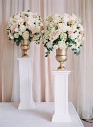 Pin By Signature Bride On Hochzeit Wedding Decor Elegant Church Wedding Decorations White Wedding Flowers