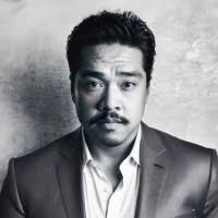 Mike Varona's Instagram, Twitter & Facebook