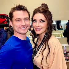 Прямой эфир произошла драка между актрисой анастасией макеевой и бывшей супругой ее нынешнего мужа романа. Uvela Chuzhogo Muzha I Schastliva Gde Zrelye Zvezdy Nashli Lyubov Novye Soyuzy Makeevoj Poverennovoj Nargiz