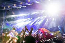 Edi chereji, organizatorul festivalurilor untold și neversea, spune că în condițiile anunțate joi de guvern, se pot organiza aceste festivaluri mari, dar este nevoie de publicarea normelor. Ro Music Festivals Electric Castle Untold Announce 2021 Editions Romania Insider