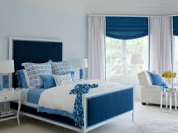 تصميم غرفة نوم مع سرير 110 صور مع سرير أزرق من النافذة سرير بني مزخرف في الداخل مشروع تصميم غرفة نوم مع منصة تحت السرير