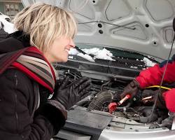 Hình ảnh về Car battery jump start service on the road