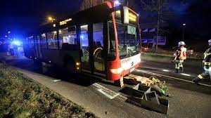 Coach stefan müller steht vor einer herausfordernden saison, freut sich aber auf den. Unfall In Schlebusch Junger Mann Unter Bus Eingeklemmt