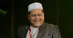 Bolaligida uni tarbiyalagan tok ku puan unga nik mat (nik mohd) unvonini bergan. Kelantan Says No Need Rulers Nod For Hudud Rollout Malaysia Malay Mail