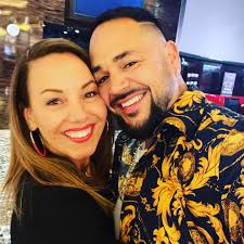 Anything for a laugh!!! Boy loves the snow and is doing it proper .. mama  is laughing 😂