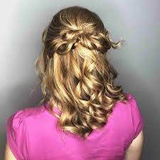 Se cercate acconciature facili e veloci da fare con i capelli ricci, vi proponiamo diverse idee. Capelli Lunghi 32 Acconciature Facili E Veloci A Cui Ispirarvi Capellistyle