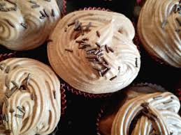 The biggest ferrero rocher chocolate that you have ever seen. Ferrero Rocher Cupcakes Ohne Nutellabuttercreme Elephanted