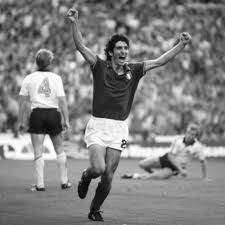 Nach diego maradona trauert der fußball mit paolo rossi um seine nächste ikone. Fussball Italiens Wm Held Paolo Rossi 64 Jahrig Verstorben Blick