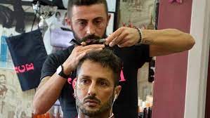 L'ex agente fotografico portato in carcere a monza lunedì fabrizio corona denunciato per le minacce ai magistrati. Fabrizio Corona Nuovo Taglio Di Capelli A Villaricca