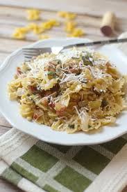In the base of the power chef® system fitted with the blade attachment, combine bell pepper, feta, tomato paste, garlic, oregano, cream, vinegar, salt and drain pasta using the shielded colander and transfer to bowl with chicken and vegetables; Farfalle With Pancetta Pine Nuts And Sage The Wanderlust Kitchen