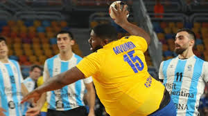 Sa photo s'affiche partout sur les réseaux sociaux. Gauthier Mvumbi La Estrella Viral Del Mundial De Balonmano Que Cautivo A Shaquille O Neal