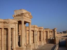 La cité de palmyre est un coin de terre qui s'offre en un contraste saisissant dans le désert de syrie. Palmyre Syrie Palmyra Leaning Tower Of Pisa Travel