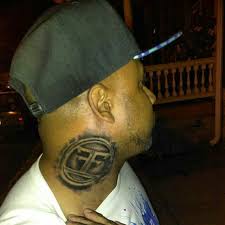 Quiero que te pongas comoda, deja ver lo que tu das. Cuello Farruko Tattoos
