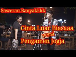 Capo di fret 5 intro c am f g c am f g c c bukan lautan hanya kolam susu g g kail dan jala cukup menghidupimu g g tiada badai tiada topan kau temui g c ikan dan udang menghampiri dirimu c c bukan lautan hanya kolam susu c g kail dan jala cukup menghidupimu g g tiada badai tiada topan kau. Cinta Luar Biasa Andmesh Kamaleng Chord Gitar Cintaluarbiasa Andmestkamaleng 2019 Top By Gus Bojes