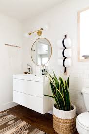 A lot of indoor plants dominate the decor of this bathroom which makes it look like an indoor garden. Diy Boho Bathroom Decor Decoomo
