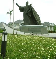 Sarawak traffic investigation and enforcement department chief supt alexson naga chabu when contacted said the deceased has been identified as clarence goh wei. Laksamana Cheng Ho Zheng He Statue Taman Sahabat Kuching Mapio Net