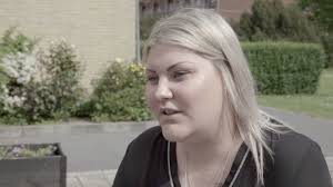 Sandra Bergmann købte hunden Freja af en kynisk hundehandler., Han var  blevet frarådet at sælge den syge hund af en dyrlæge, men gjorde det  alligevel.