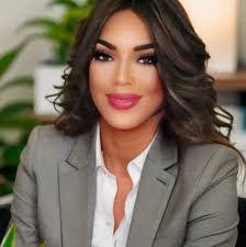 Lisa Batie's Instagram, Twitter & Facebook