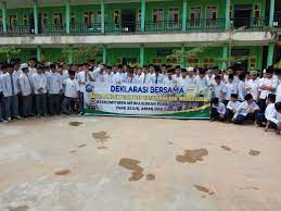 Untuk kepentingan penyebaran agama islam, beliau banyak mengarang kitab agama islam dan tidaklah mengherankan apabila orang islam yang mengirimkan anaknya untuk belajar di sekolah belanda. 1 000 Santri Nurul Iman Deklarasikan Pemilu Damai Rakyatjambi Co