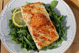 Gi kveiten grillet meksikansk smak med tacokrydder, tortillawraps og salat. Grilloppskrift Grillet Kveite Sundance Norge Spabad Grill
