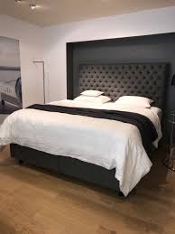Stauraum bett selber bauen teppich dänisches bettenlager sukkulenten im garten spanische wand garten teppich für fußbodenheizung sofas für kleine wohnzimmer stoff kleiderschrank ikea. Vispring Signatory Boxspringbett Schlafen Bett Schlaf Luxus Einrichtung Imschlafzimmer Schonhier Luxusschlafzimmer Schlafzimmer Design Zimmer