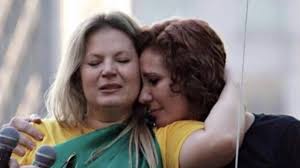 Após mais de dez anos sem contato com o pai, ela o reencontrou e os dois fizeram as pazes. Retrato Do Bolsonarismo Joice Hasselmann E Carla Zambelli Protagonizam Barraco Nas Redes Por Emprestimo De Roupas Revista Forum