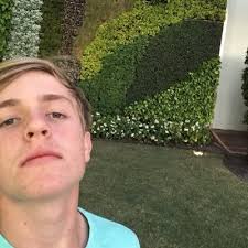 Wade Daniel Gill (@wadegi11)