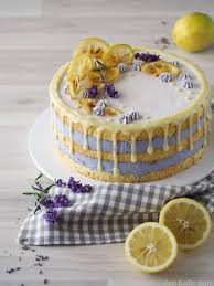 1 dl saft), puderzucker darunterrühren, über den cake giessen. Hullenlos Oder Zitronen Lavendel Torte Mit Weisser Schokolade Zum Kaffee Dazu