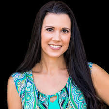 Keri Downs's Instagram, Twitter & Facebook