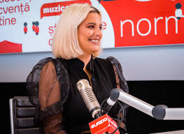 Traduzione di nu e niciodată prea târziu in italiano. RomaniÈ›a LanseazÄƒ NiciodatÄƒ Nu E Prea Tarziu O PiesÄƒ Foarte PersonalÄƒ Video Europa Fm