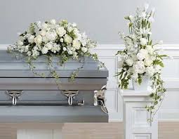 Express your sincere condolences with fresh cut bouquets, flower baskets and sympathy baskets. Kelowna Florist Bc Sympathy Flowers Funeral Flowers Okanagan Bc Funeral Flowers Funeral Flower Arrangements Sympathy Flowers