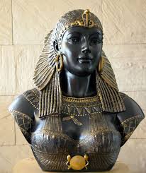 بالصور أشهر 12 امرأة تربعت على عرش مصر Wataninet Com Egyptian History Egypt History Egypt
