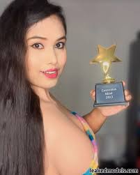 Selena.bb22 naked outdoor risk