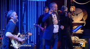 A parlare è memo remigi, 81 anni, cantante e da poco «star» del programma di la7 «propaganda live». Propaganda Live Memo Remigi Vs Mo Better Band Facebook