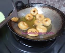Bila kuih nampak sedikit kuning, angkat dan sejukkan atas dulang. Resepi Donut Gebu Tetap Lembut Sampai Ke Malam Blog Santai Santai Jerr
