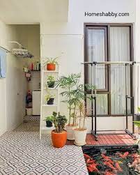 Pilihlah warna senada yang tidak terlalu kontras agar tanaman hias di dalam ruangan tetap sedap dipandang mata. 6 Cara Menata Taman Rumah Minimalis Dengan Rak Unik Sempit Tapi Asri Homeshabby Com Design Home Plans Home Decorating And Interior Design