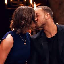 Lebensjahr zunächst bei seinen urgroßeltern, später dann bei. Bachelor Finale So Reagiert Das Netz Auf Das Neue Bachelor Paar Stern De