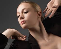 Dancer: Kate Loxtercamp (IG: kate.loxtercamp) of Ballet Arizona  Photographer: Ron Brewer Images