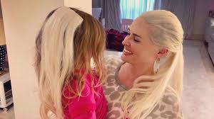 Reality show is new way of entertainment. Lange Haare Oder Bob Wie Gefallt Euch Die Katze Besser Promiflash De