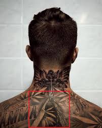 Einige menschen lassen sich tätowieren die entscheidung für ein tattoo will also gut überlegt sein; Johnny Edlinds 95 Tattoos Ihre Bedeutung Promi Tattoos