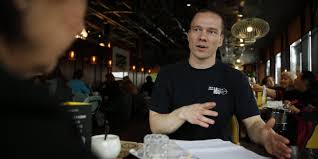 Damit muss der oppositionspolitiker seine haft im straflager. Russland Putin Kritiker Schildert Wie Er In Die Fange Des Regimes Geriet Business Insider