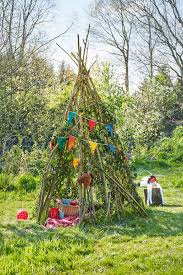 Handelt es sich dabei idealerweise um ein indianerzelt fürs kinderzimmer oder wollen sie es lieber im garten aufstellen? Weiden Tipi Selbst De