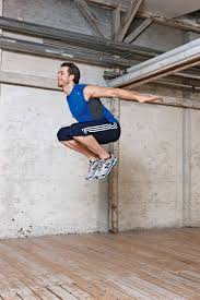 Almost all of what a high jumper needs to do to clear the bar happens in the approach. Workout Freeletics Echt Heavy High Jumps Fur Mehr Ausdauer Fit For Fun